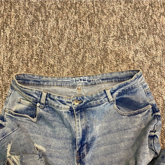 Ripped Jeans - Picture 3 of 7